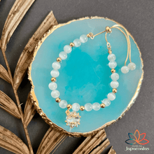 Carregar imagem no visualizador da galeria, Pulseira Aura Serena – Pedra Selenita Banhada a Ouro 18k