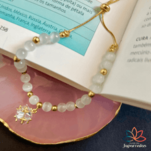 Carregar imagem no visualizador da galeria, Pulseira Aura Serena – Pedra Selenita Banhada a Ouro 18k