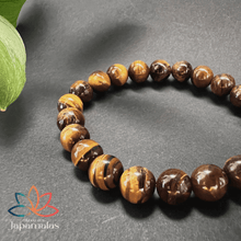 Carregar imagem no visualizador da galeria, Pulseira da Pedra Natural Olho de Tigre. Proporciona o Equilíbrio dos Chakras Inferiores e Ancora Energias Negativas