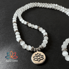 Carregar imagem no visualizador da galeria, Japamala Pulseira de 108 Contas da Pedra Natural Selenita. Promove Purificação e Limpeza Profunda do Campo Energético