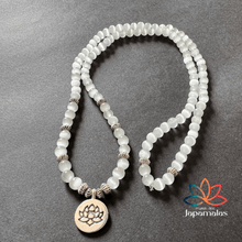 Carregar imagem no visualizador da galeria, Japamala Pulseira de 108 Contas da Pedra Natural Selenita. Promove Purificação e Limpeza Profunda do Campo Energético