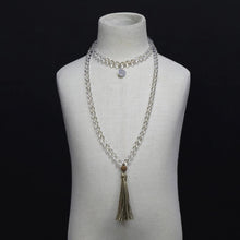 Carregar imagem no visualizador da galeria, Japamala de 108 Contas de Pedra Natural Quartzo de Cristal e Semente de Rudrasksha. Promove o Alinhamento de Todos os Chakras. - Mundo dos Japamalas