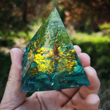Carregar imagem no visualizador da galeria, Orgonite da Pedra Natural Malaquita. Promove a Elevação Espiritual e Purificação do Campo Energético - Mundo dos Japamalas