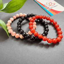 Carregar imagem no visualizador da galeria, 3 Pulseiras de Pedras Naturais Ágata Vermelha, Onix e Pedra do Sol. Protege Contra Ataques Espirituais, Bloqueia as Energias Negativas da Inveja e Mau Olhado
