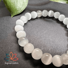 Carregar imagem no visualizador da galeria, Pulseira de Pedra Natural Selenita. Promove Purificação e Limpeza Profunda do Campo Energético
