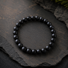 Carregar imagem no visualizador da galeria, Pulseira de Pedra Natural Onix Fosca. Proporciona Foco, Proteção Energética, Fortalece a Saúde e Afasta os Pensamentos Negativos
