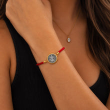 Carregar imagem no visualizador da galeria, Pulseira Medalhão de São Bento — Força, Fé e Proteção
