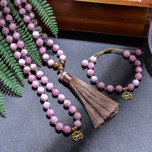 Carregar imagem no visualizador da galeria, Japamala de 108 Contas + Pulseira da Pedra Natural Kunzita. Auxilia na Expressão do Verdadeiro Eu e na Paz Interior - Mundo dos Japamalas
