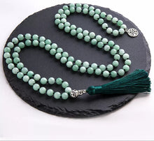 Carregar imagem no visualizador da galeria, Japamala de 108 Contas de Pedra Natural Jade. Reduz a Ansiedade e Alivia as Dores Crônicas - Mundo dos Japamalas
