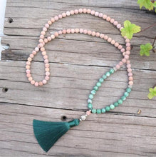 Carregar imagem no visualizador da galeria, Japamala 108 Contas + Pulseira. Rodonita Fosca e Jade Fosca. Ativação do Chakra do Coração e Positividade. - Mundo dos Japamalas
