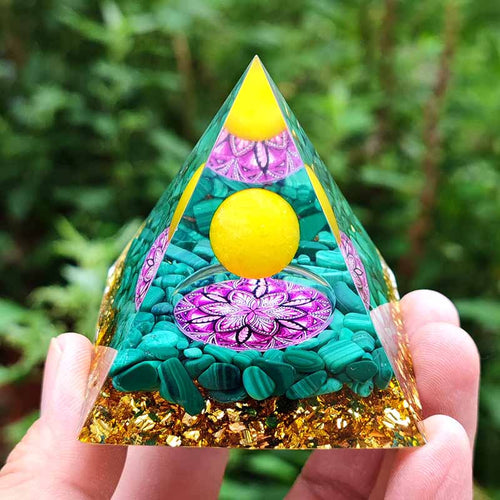Orgonite das Pedras Naturais Malaquita e Citrino. Atrai a Prosperidade e promove a Elevação Espiritual - Mundo dos Japamalas